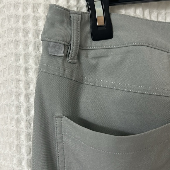 Lululemon Men’s ABC Classic-Fit 5 Pocket Pant
Warpstreme Silver Drop Gray 33/31 - Picture 7 of 12